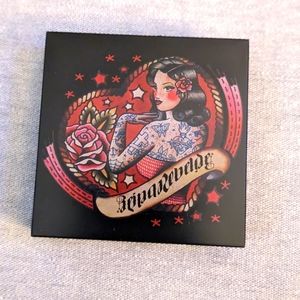 Reina Rebelde finishing face powder